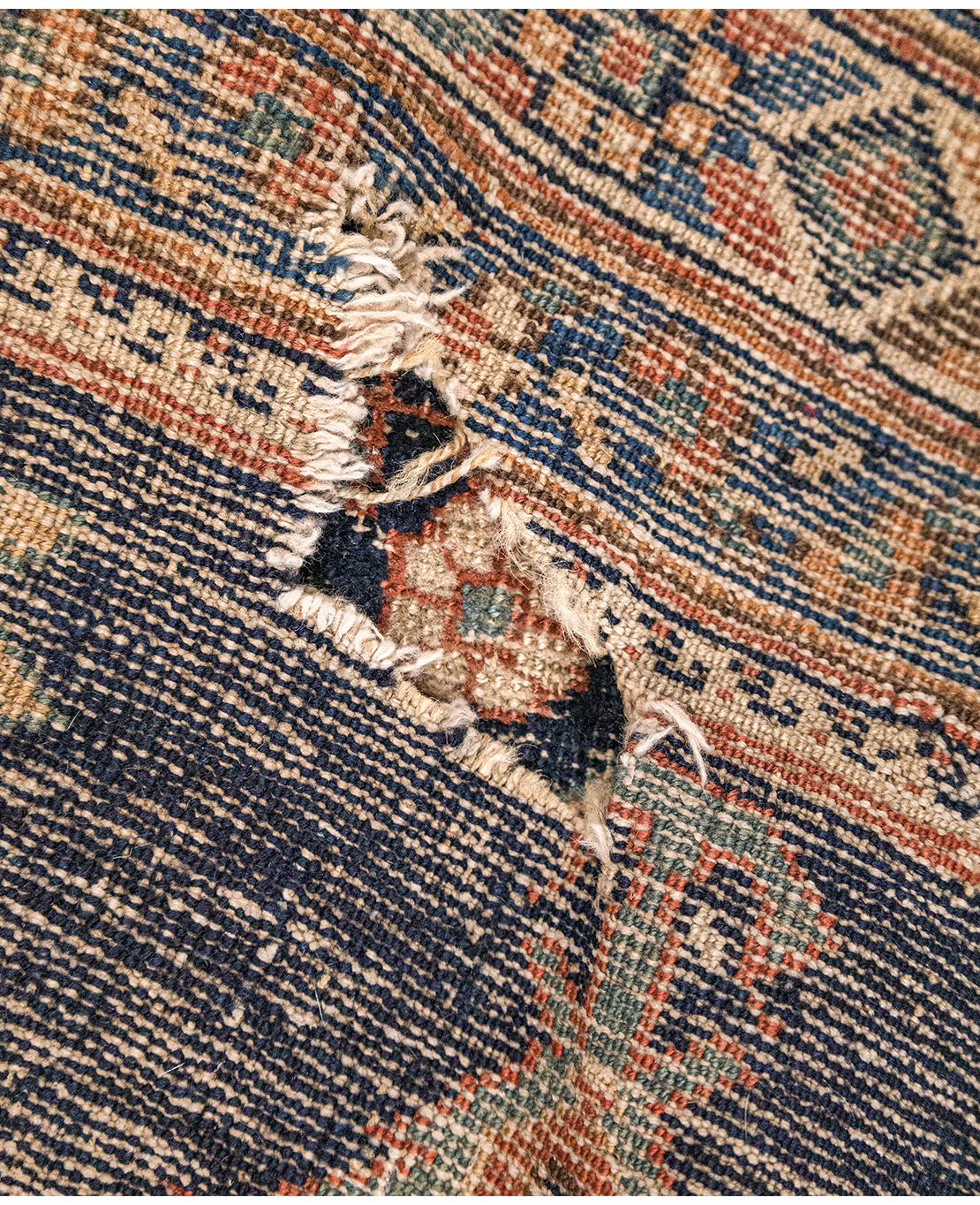 Kaukázusi szignózott darab - Image 3
