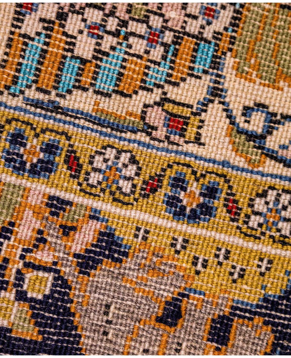 Qum handmade wool wall rug with silk highlights - Image 5