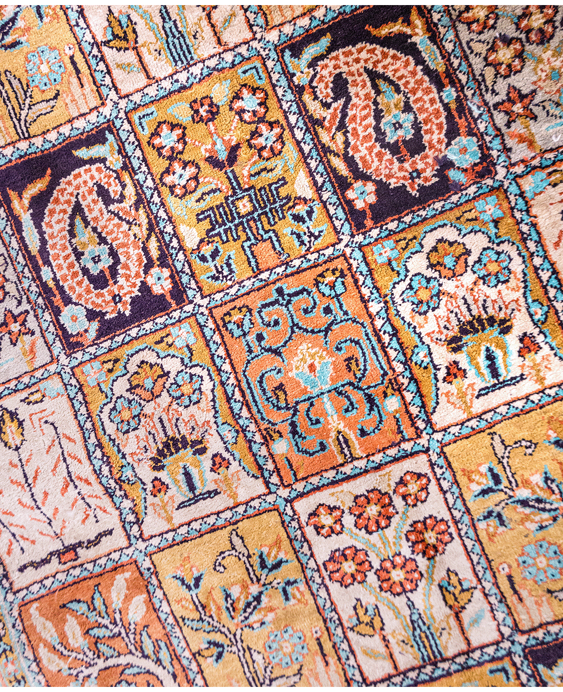 Pakistani Kashmiri handmade silk rug - Image 3