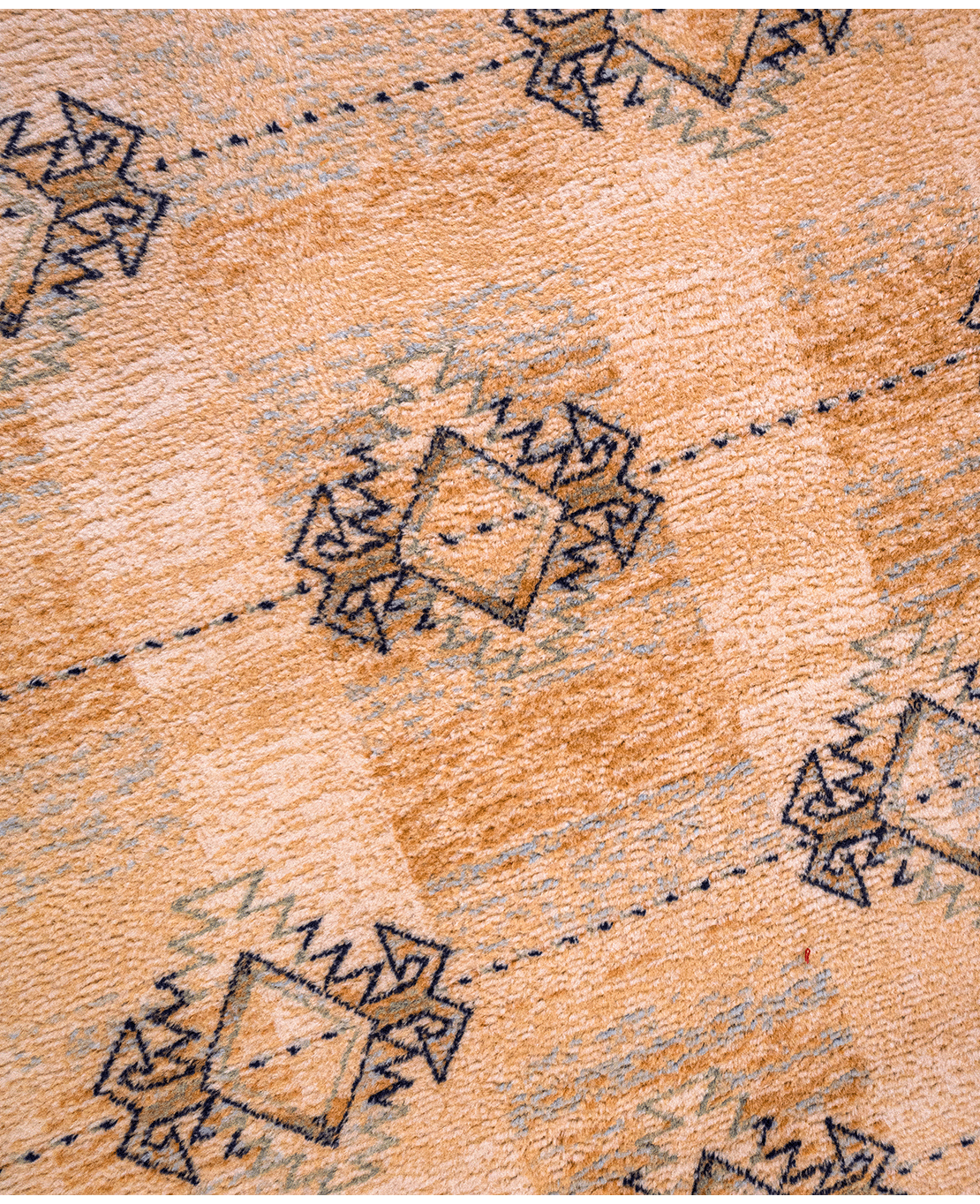 Classic machine-made wool rug - Image 2
