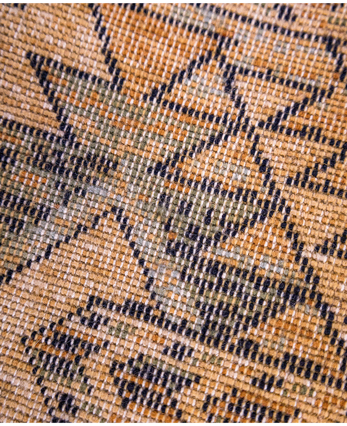 Classic machine-made wool rug - Image 5