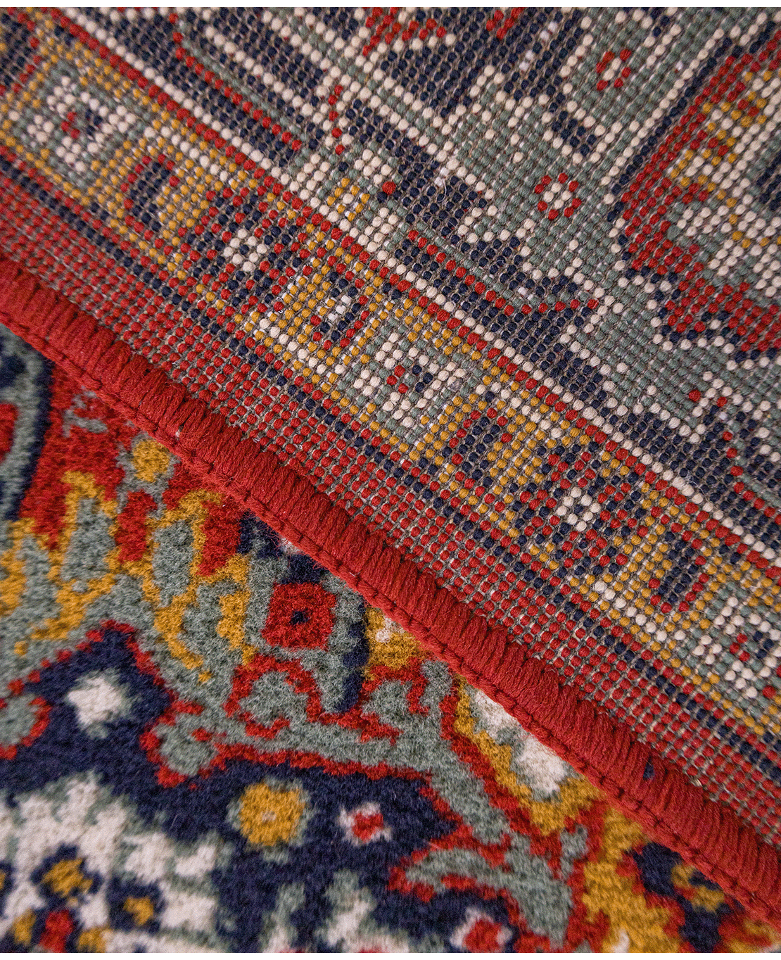 Classic machine-made rug - Image 4