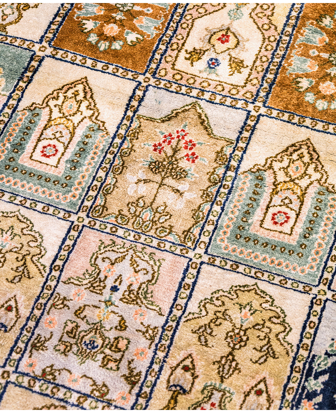 Indian Kashmiri handmade silk rug - Image 3