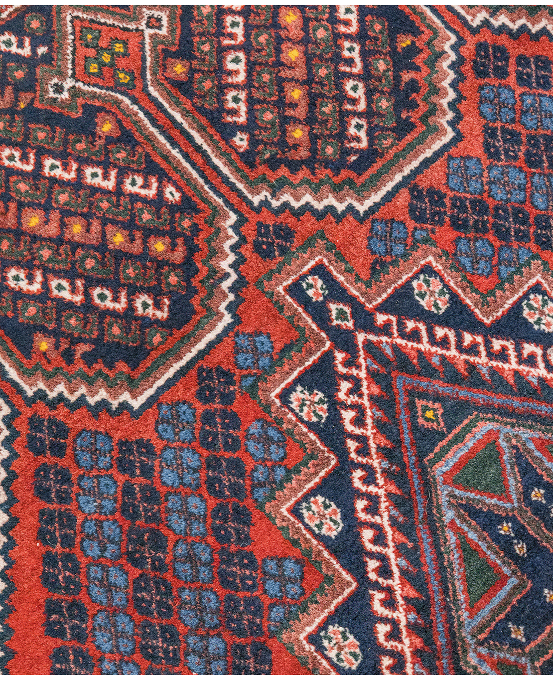 Iranian mahi-pattern handmade wool rug - Image 2