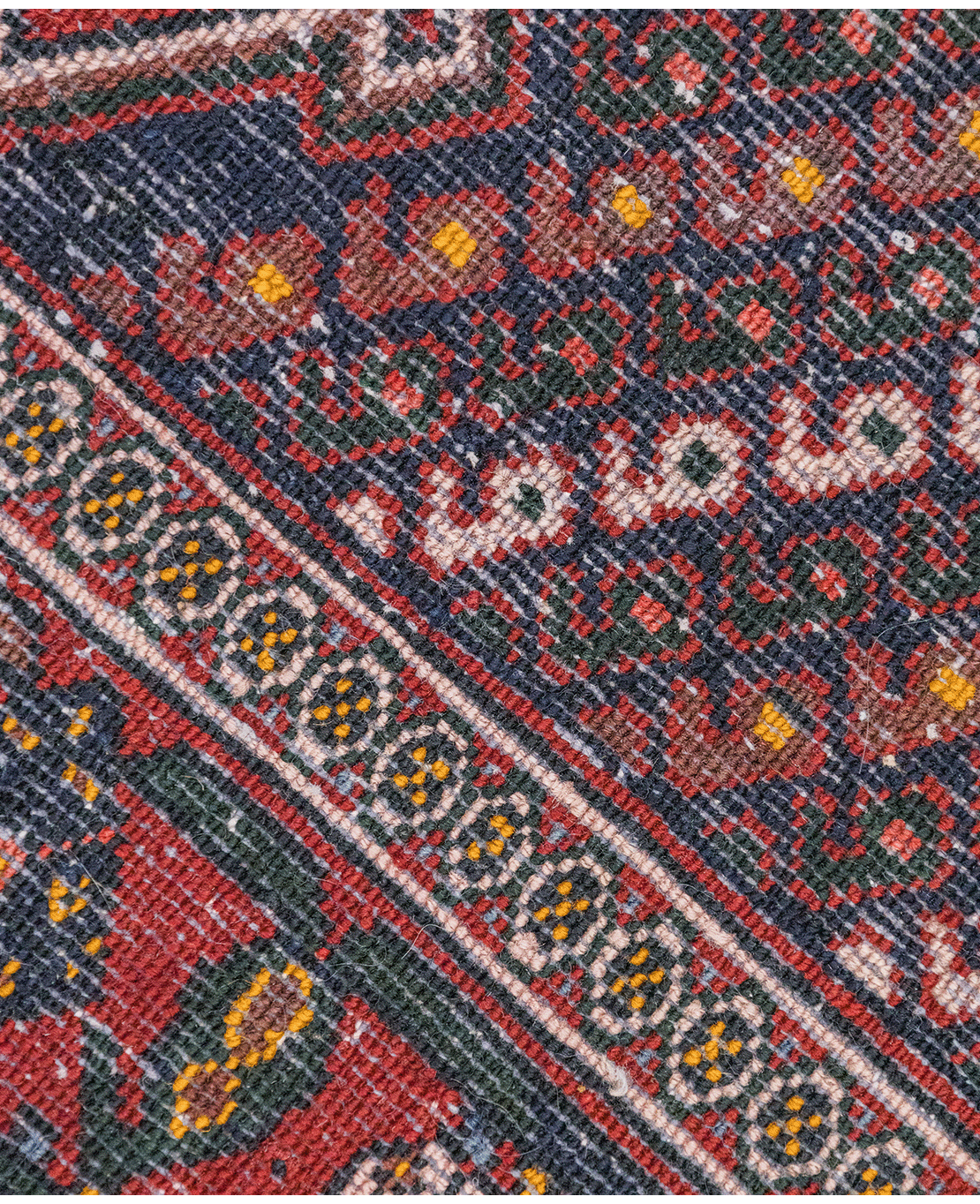 Iranian mahi-pattern handmade wool rug - Image 5