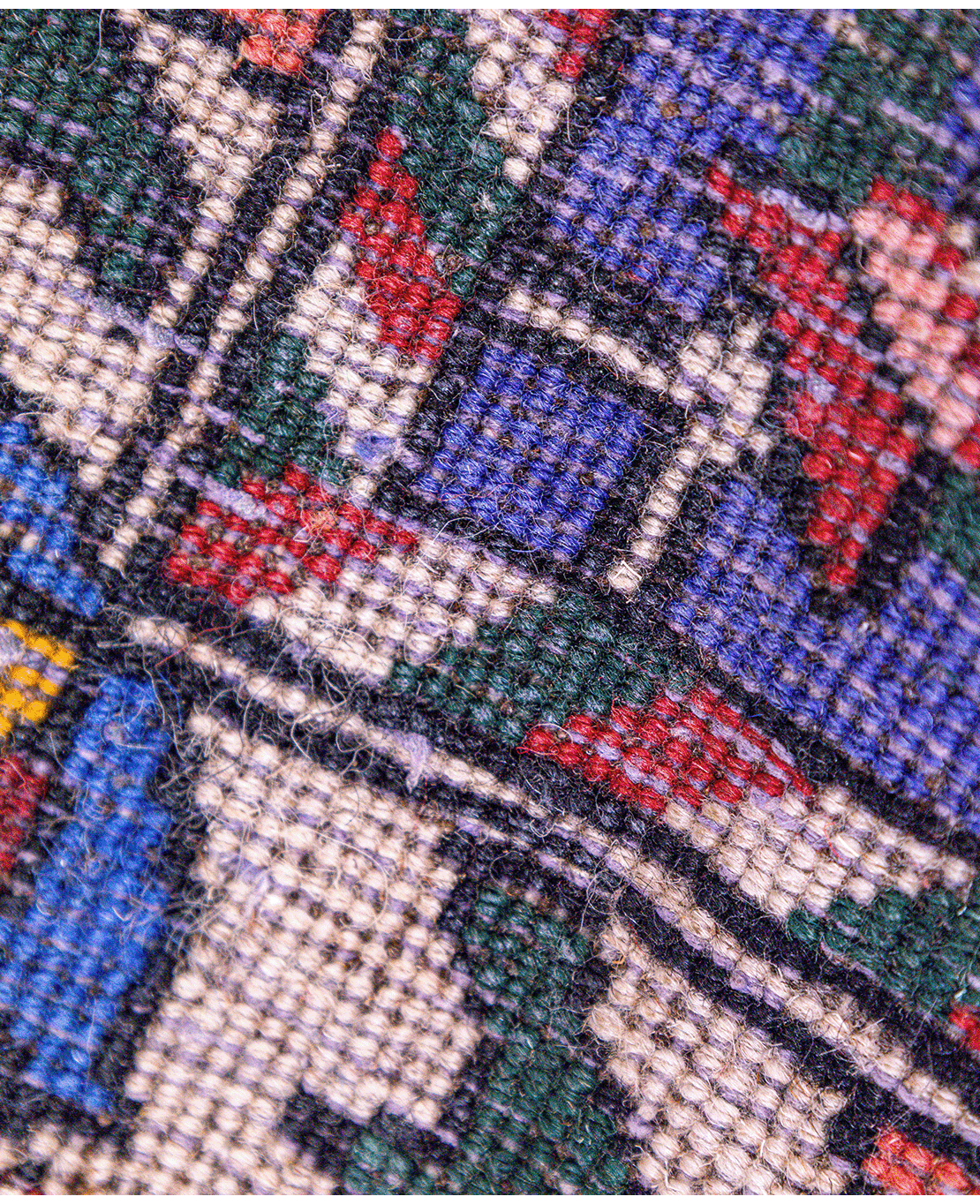 Iranian Bakhtiari nomadic handmade wool rug - Image 5