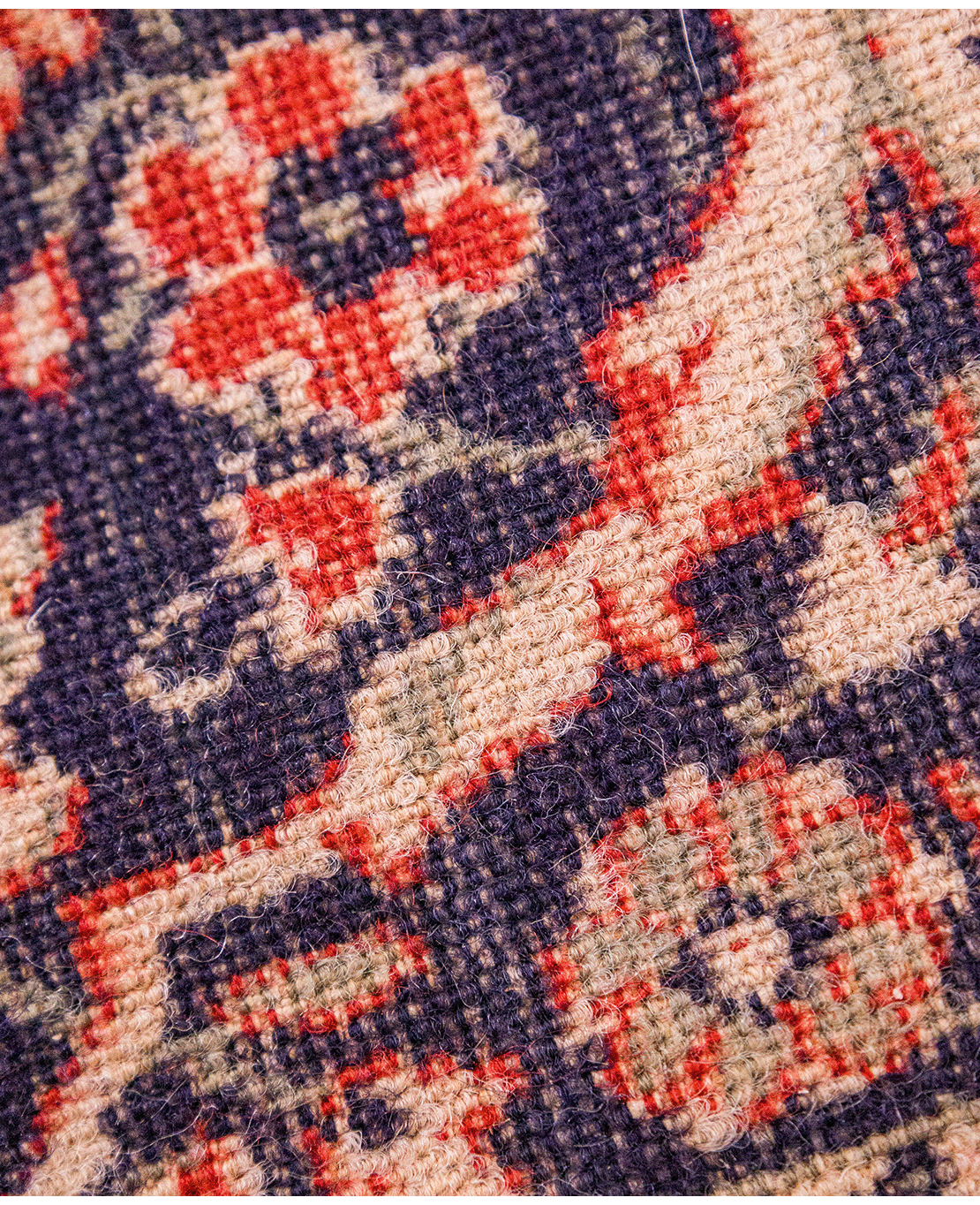 Classic machine-made wool rug - Image 5