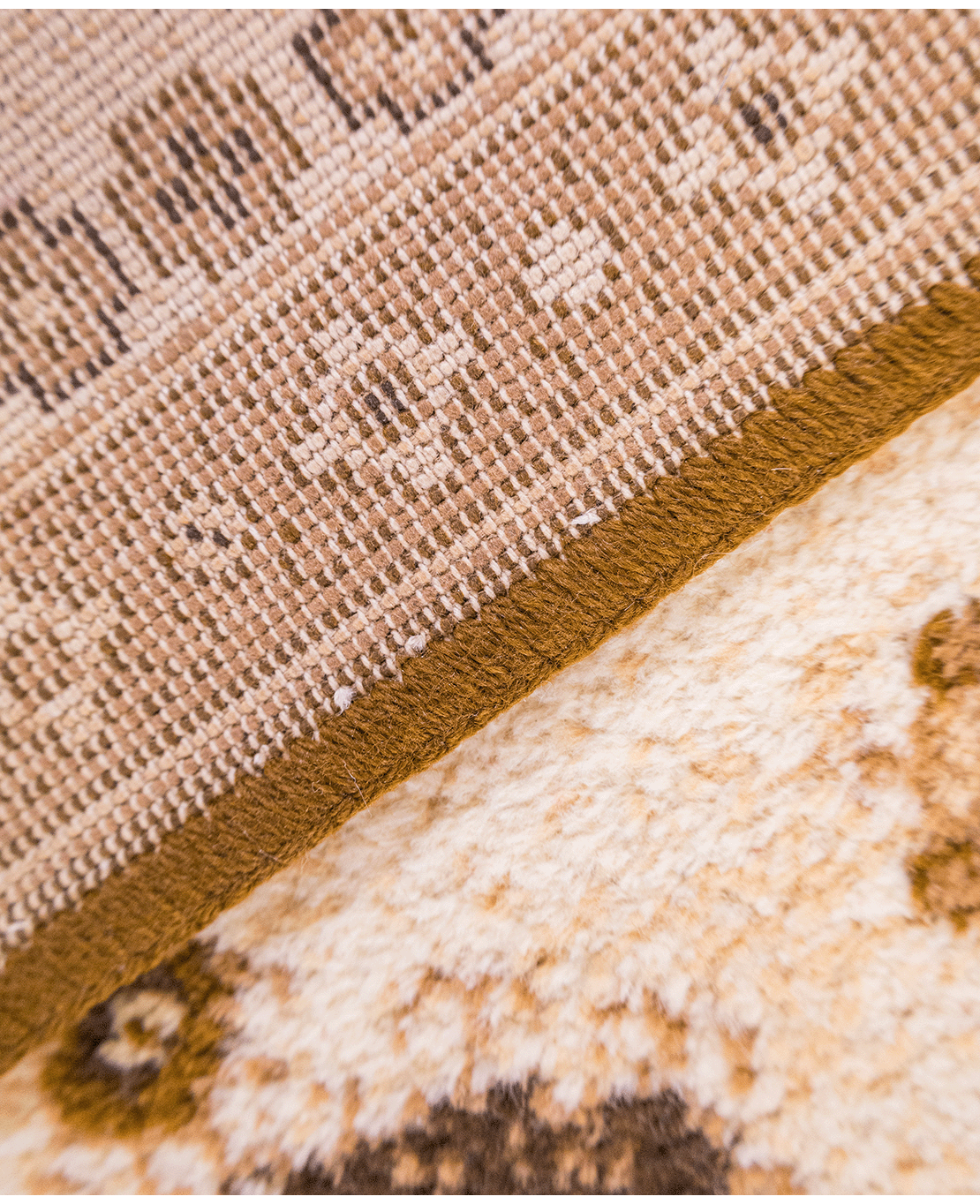 Classic machine-made rug - Image 4