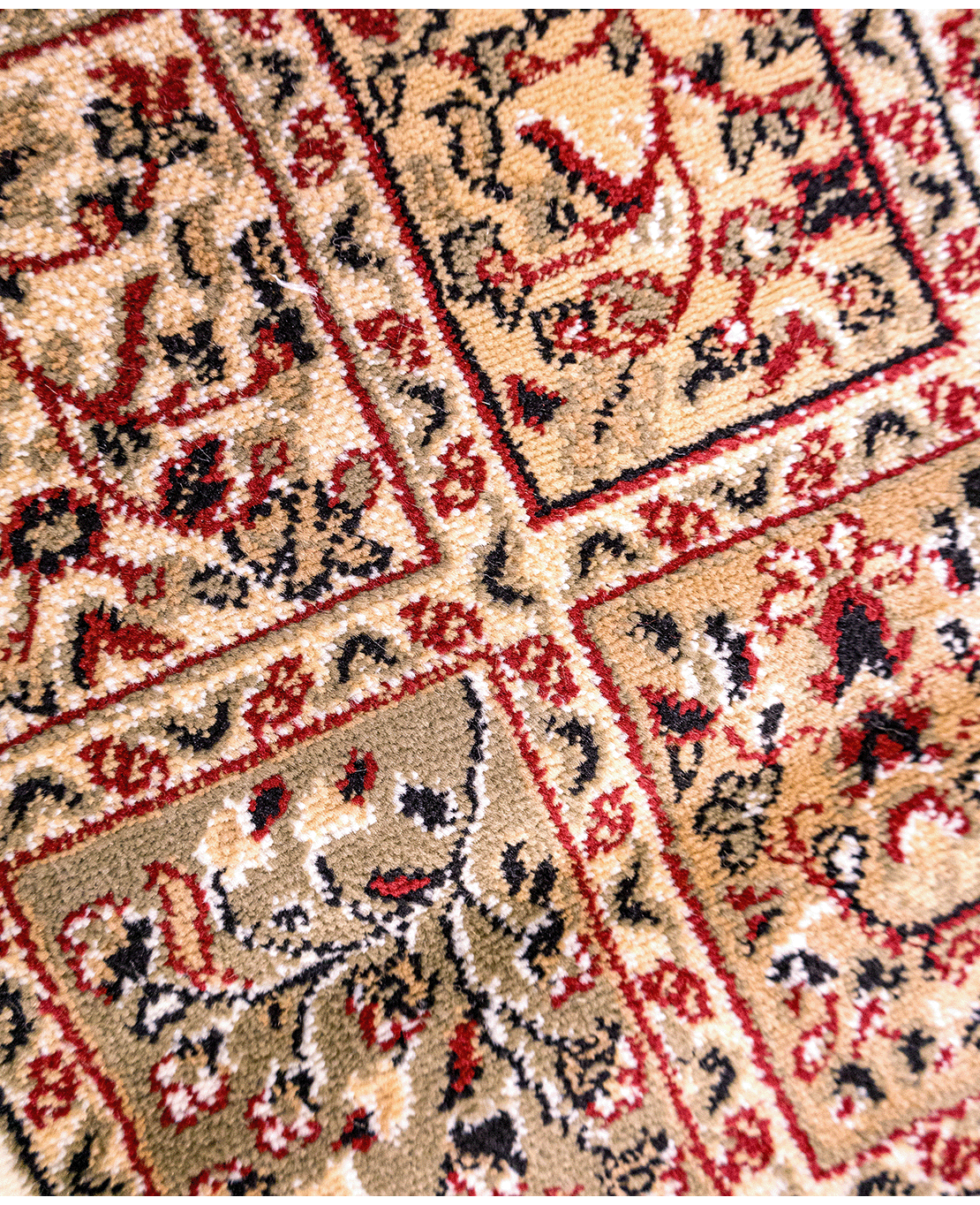 Classic machine-made rug - Image 2