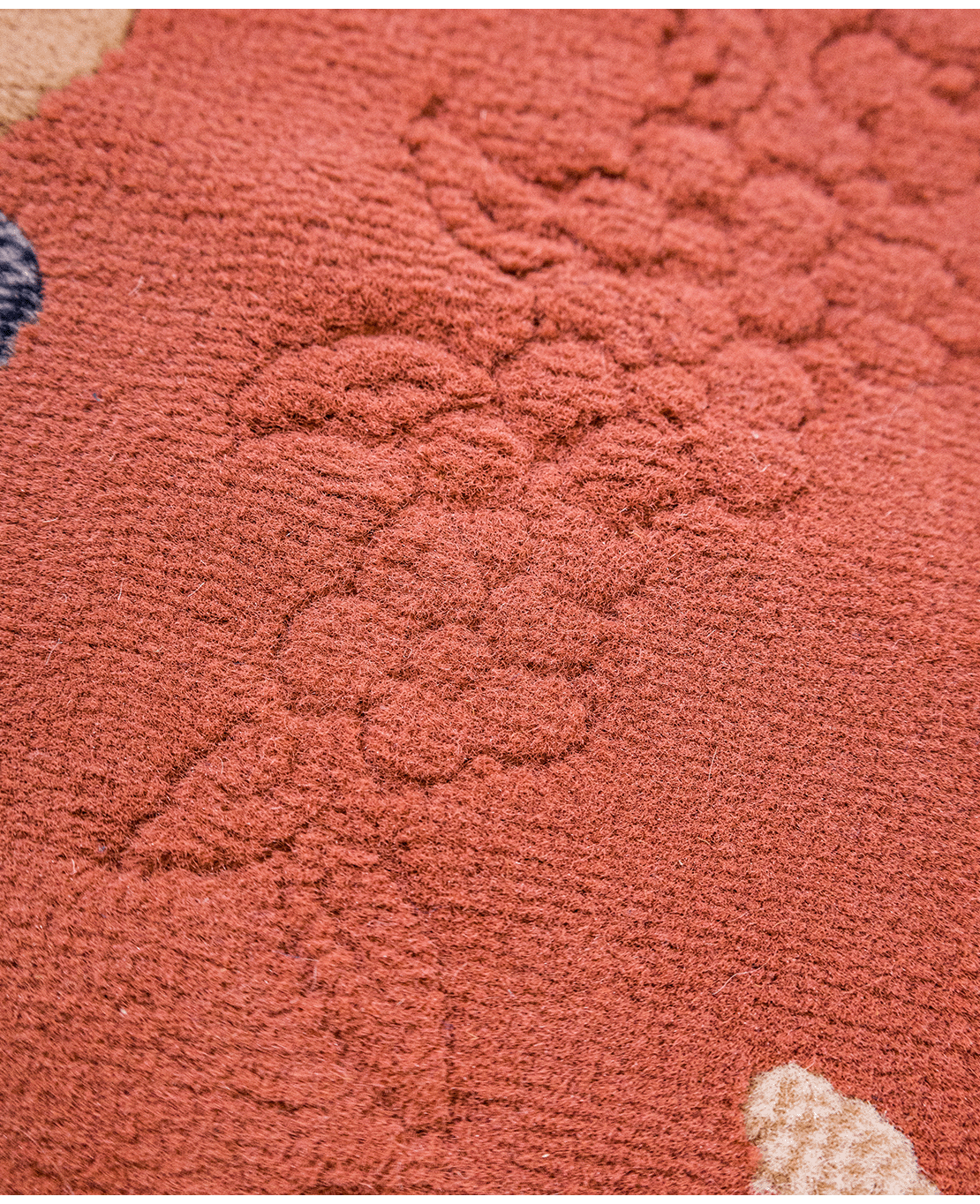 Classic machine-made rug - Image 4