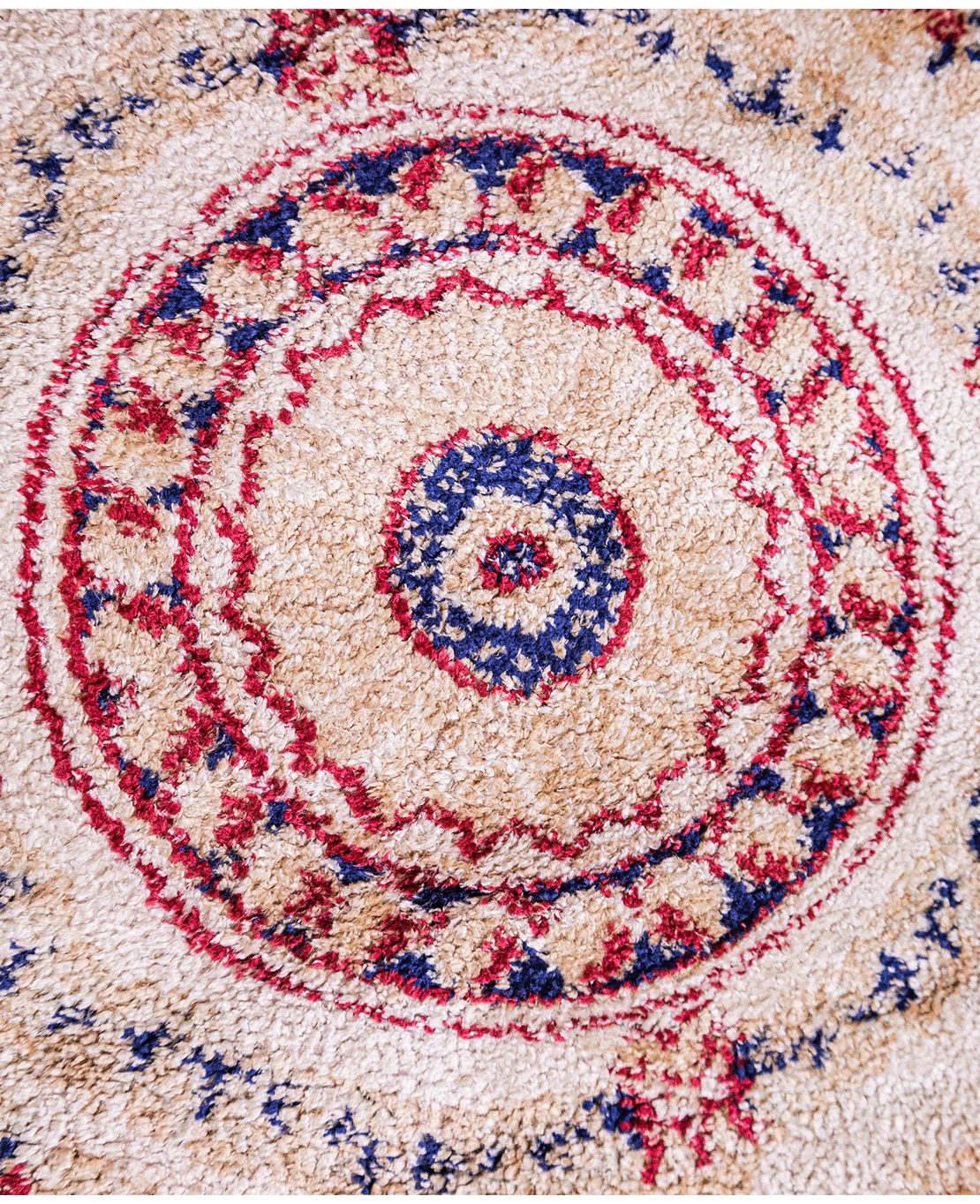 Machine-made cotton and silk rug - Image 3