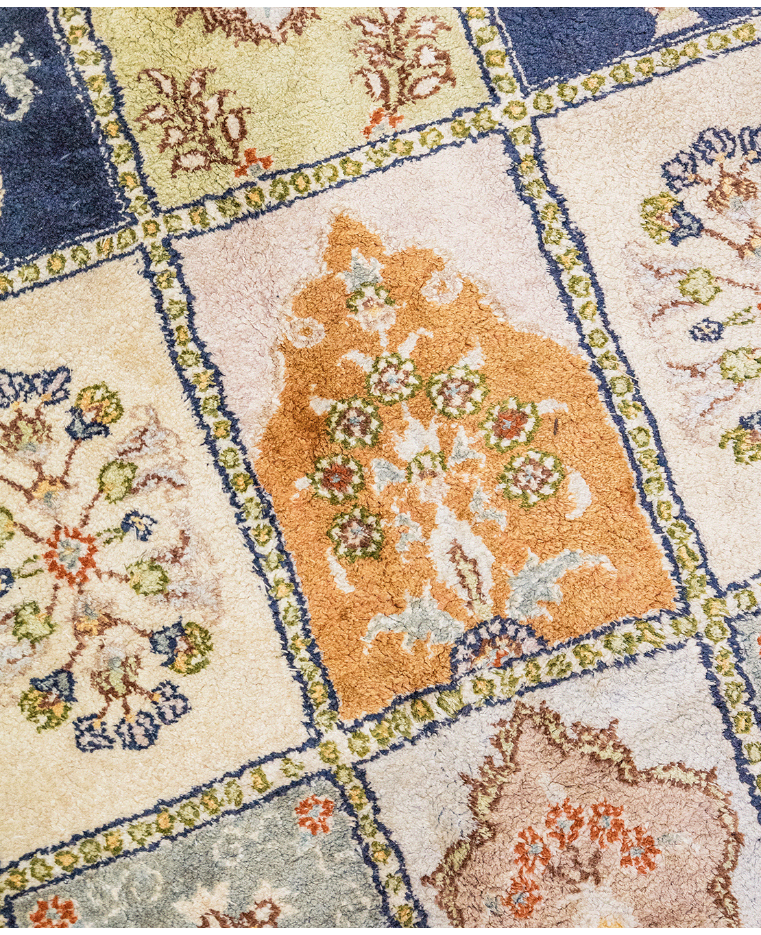 Indian Kashmiri handmade silk rug - Image 2