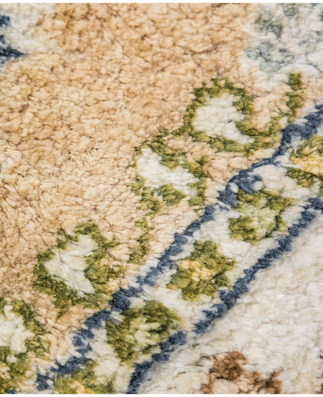 Indian Kashmiri handmade silk rug - Image 4