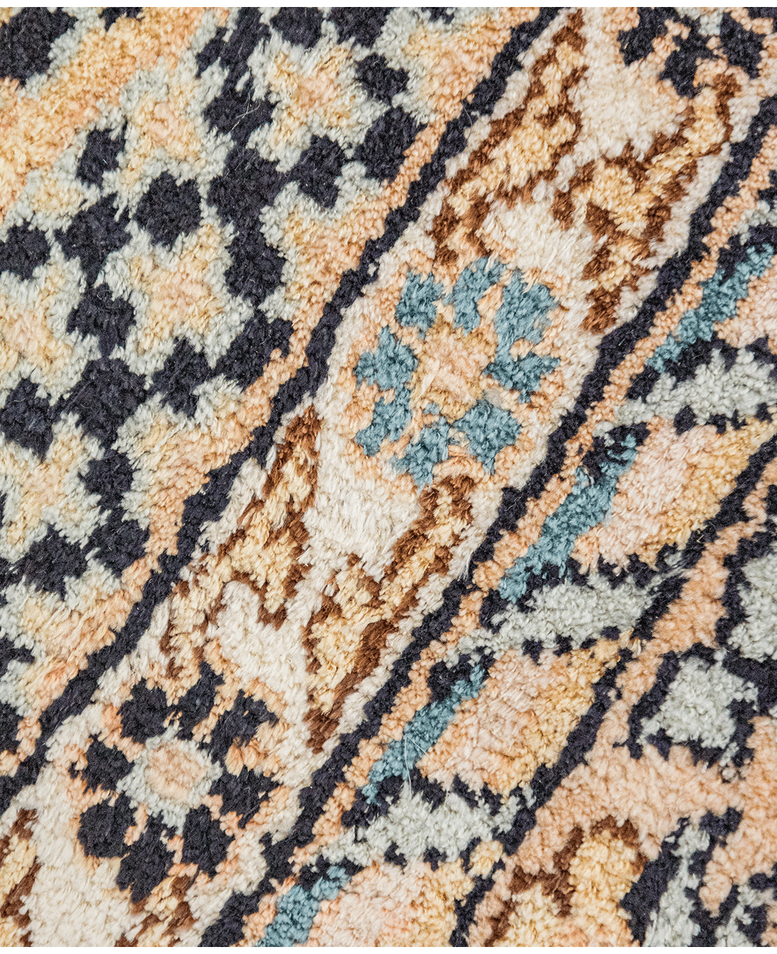 Indian Kashmiri handmade silk rug - Image 4