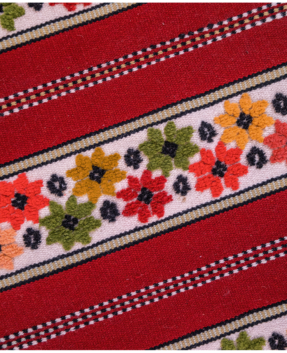 Handwoven wool kilim from Békéscsaba - Image 3