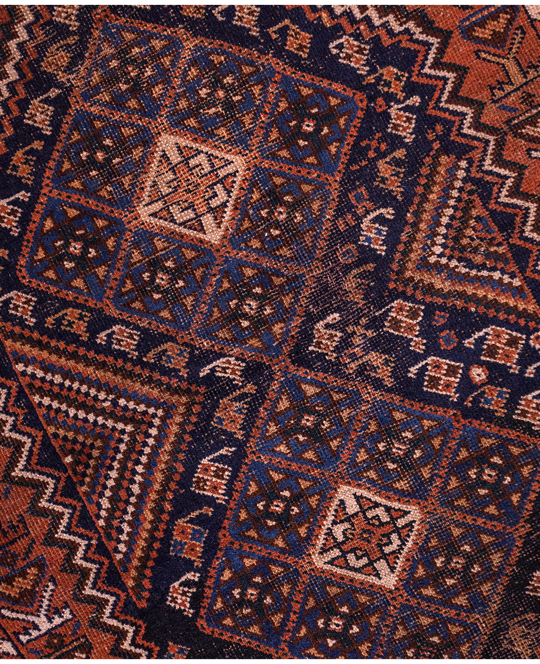Iranian nomadic hand-knotted wool rug - Image 4