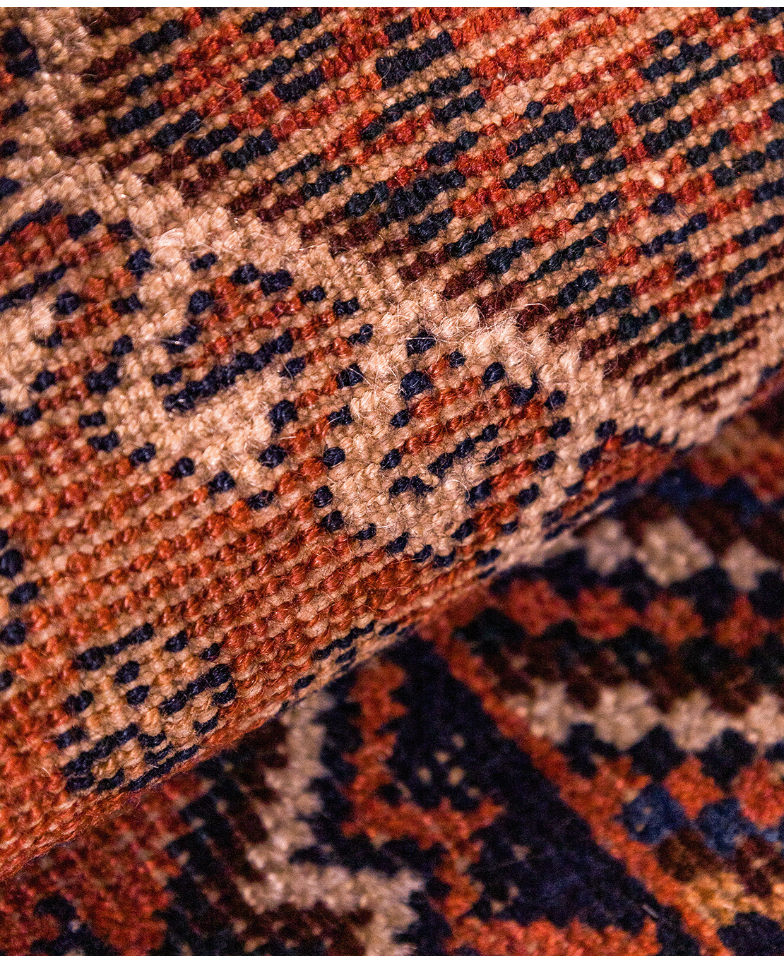 Iranian nomadic hand-knotted wool rug - Image 7