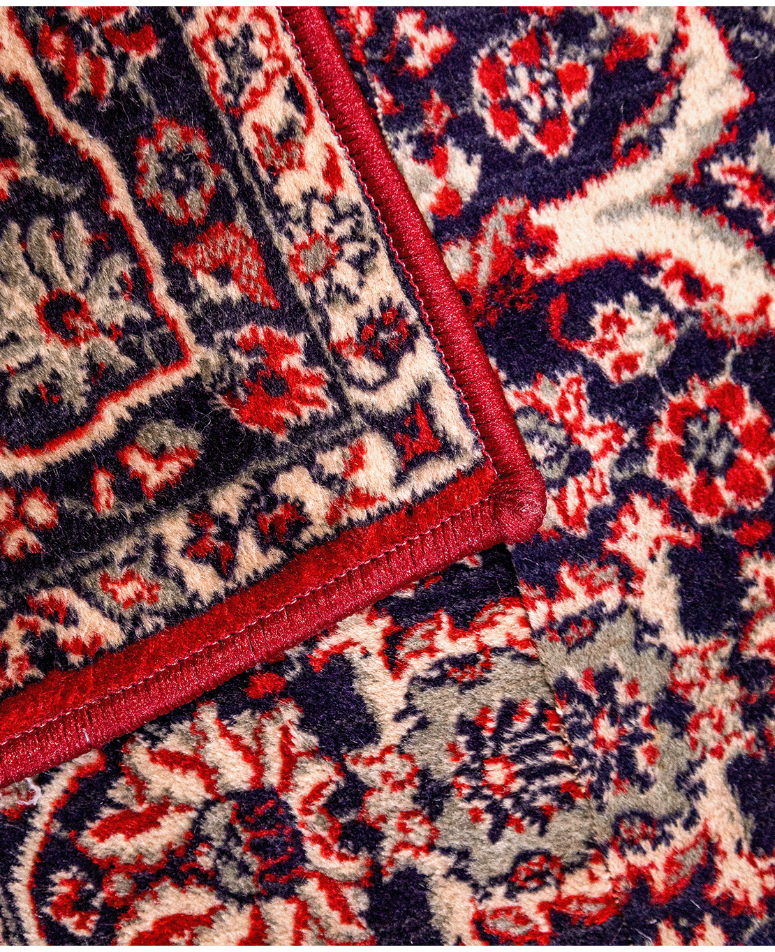 Classic machine-made rug - Image 2