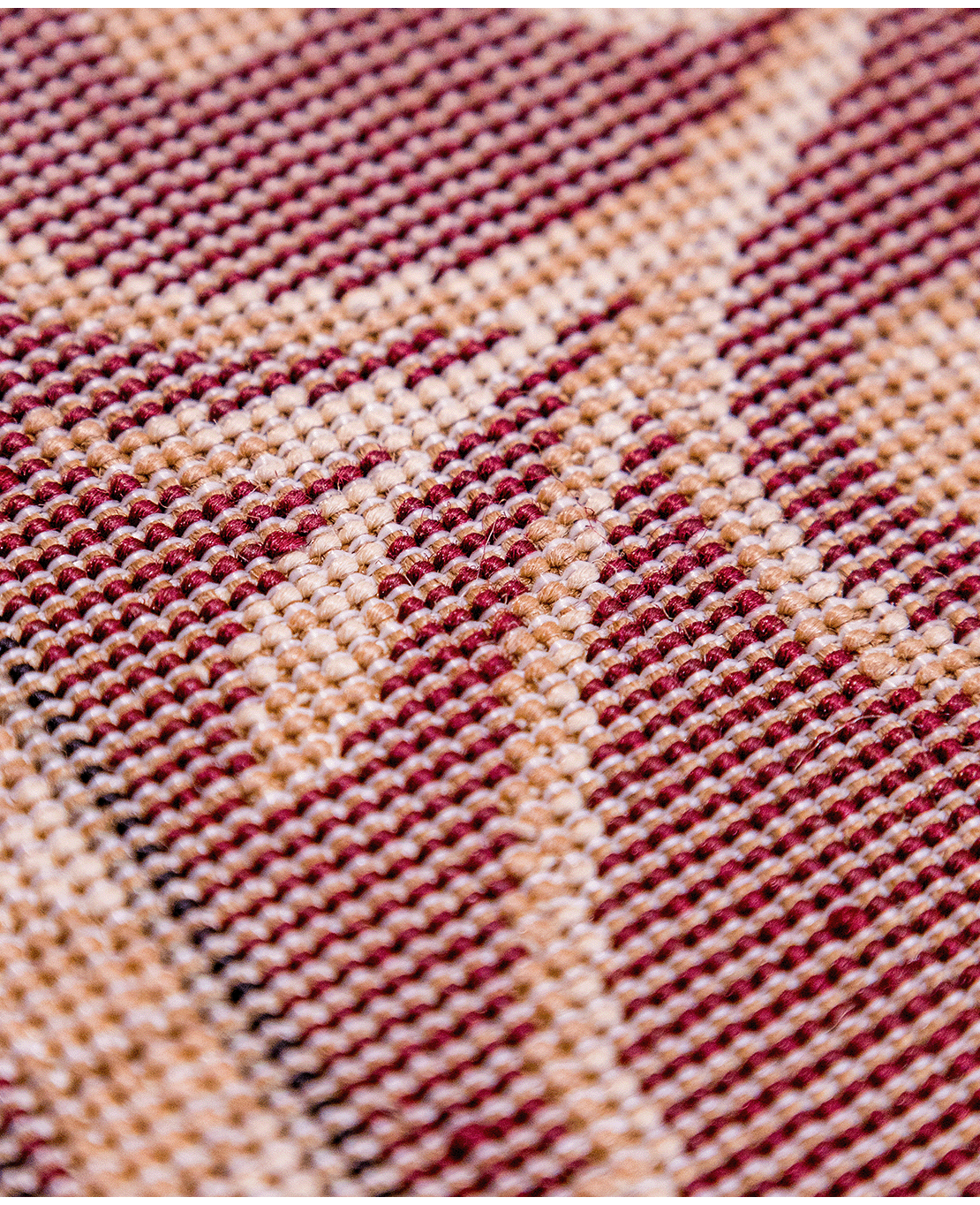 Classic machine-made rug - Image 4
