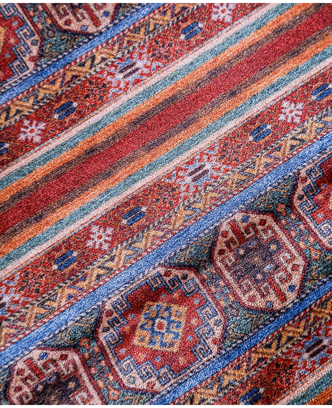 Classic machine-made rug - Image 3