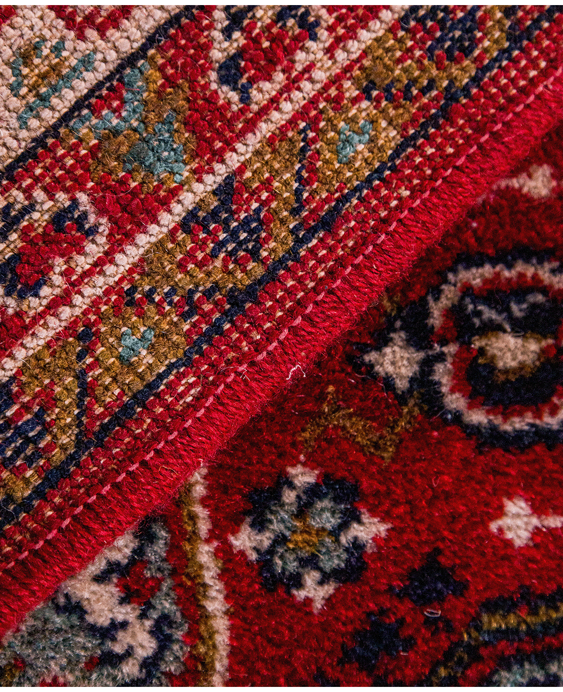 Classic machine-made rug - Image 4