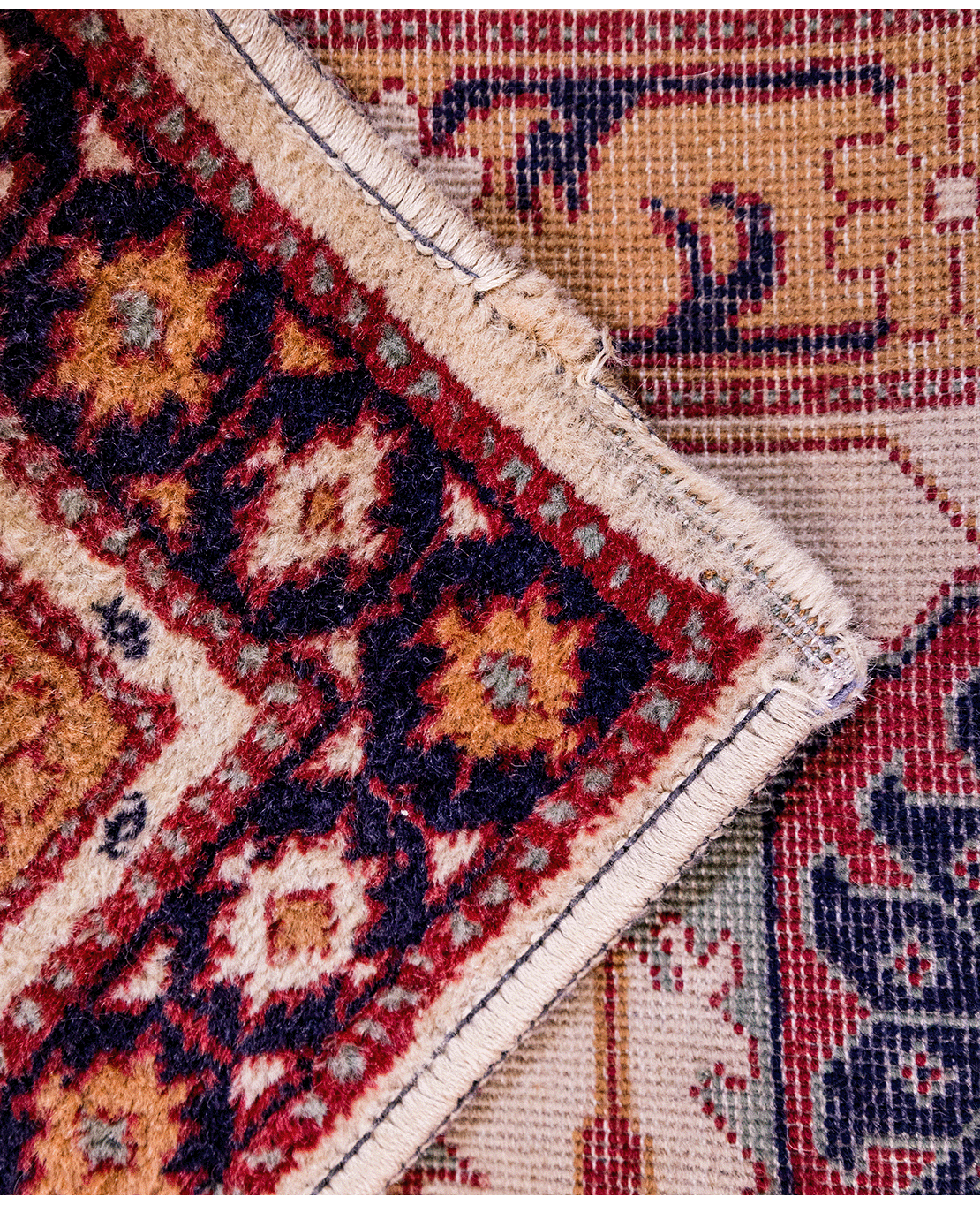 Classic machine-made wool rug - Image 4