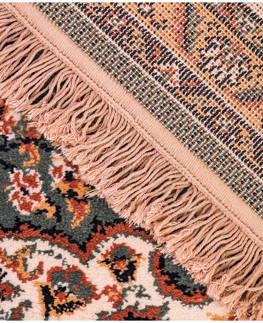 Classic machine-made rug - Image 5
