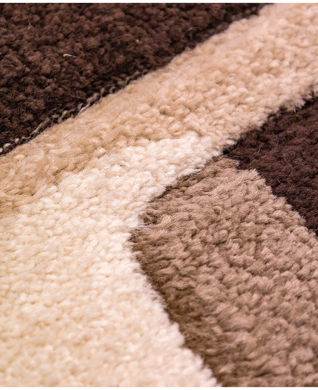 Modern machine-made rug - Image 3