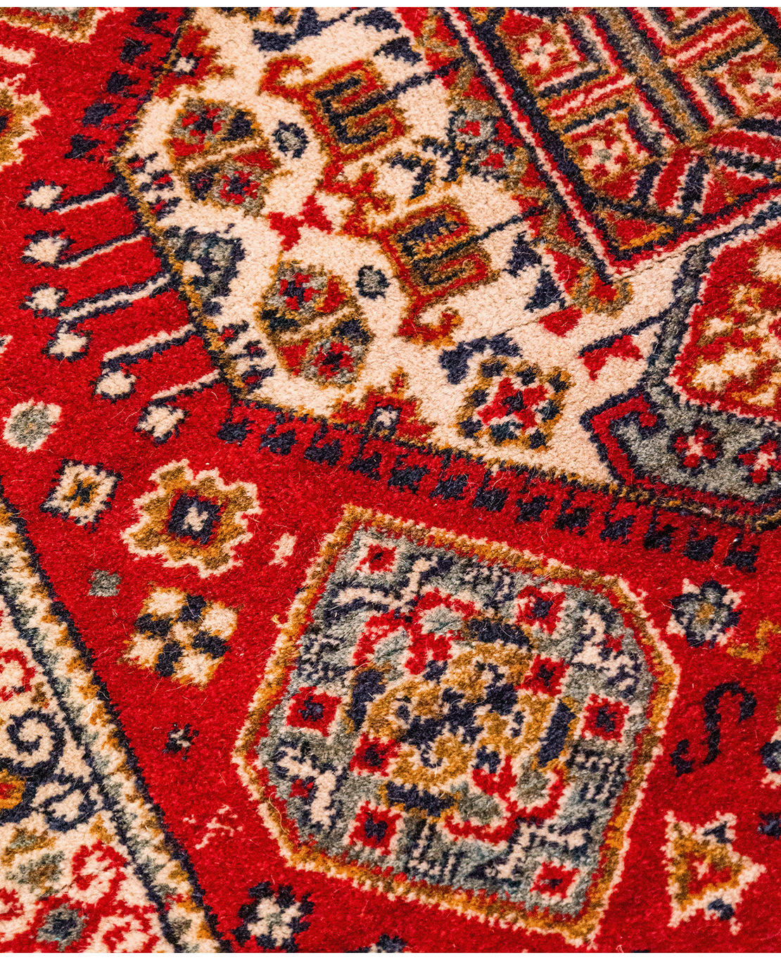Classic machine-made wool rug - Image 3