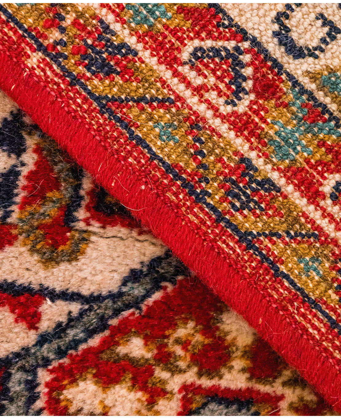 Classic machine-made wool rug - Image 4